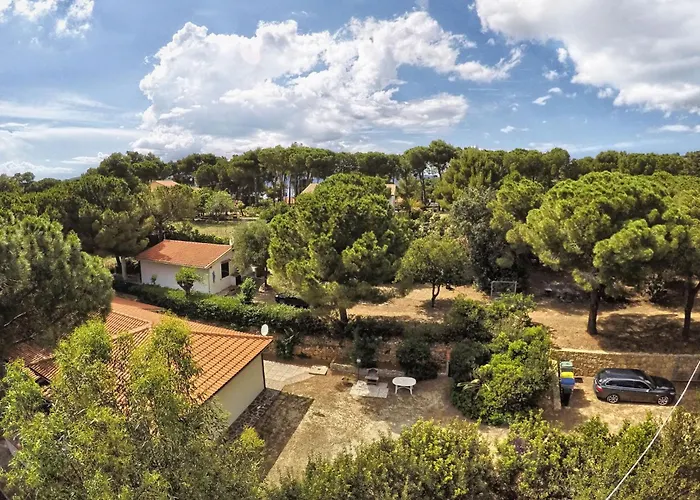 1 By Interhome בית נופש